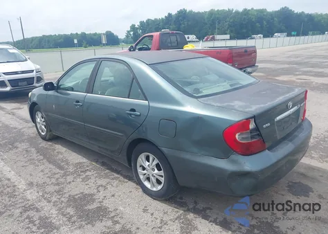 2004 Toyota Camry Le V6 z USA, uszkodzony, nr VIN 4T1BF32K74U071438